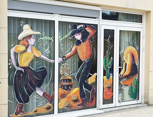 La peinture sur vitrine une animation pour l’ anniversaire chez Orpea